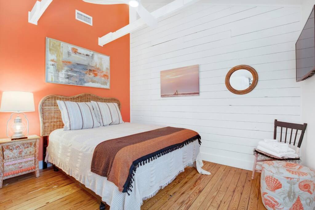 5 Bed 3 Ba House W Private Pool Apartment