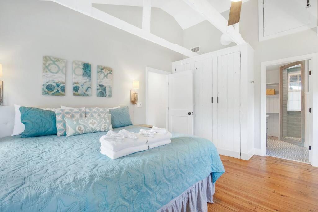 5 Bed 3 Ba House W Private Pool *