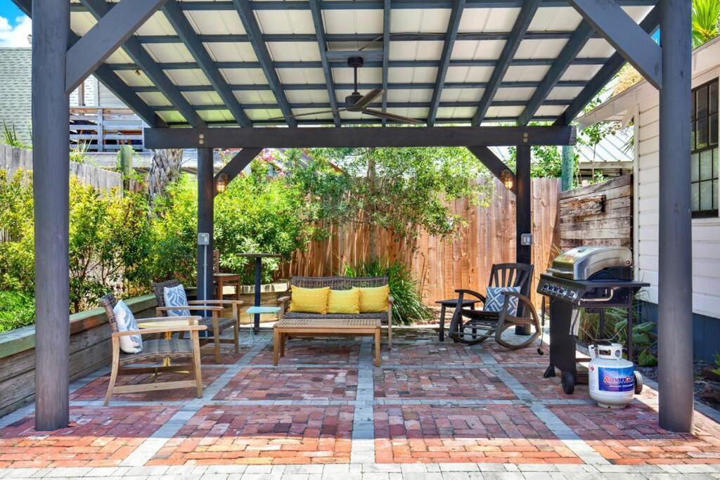 5 Bed 3 Ba House W Private Pool *