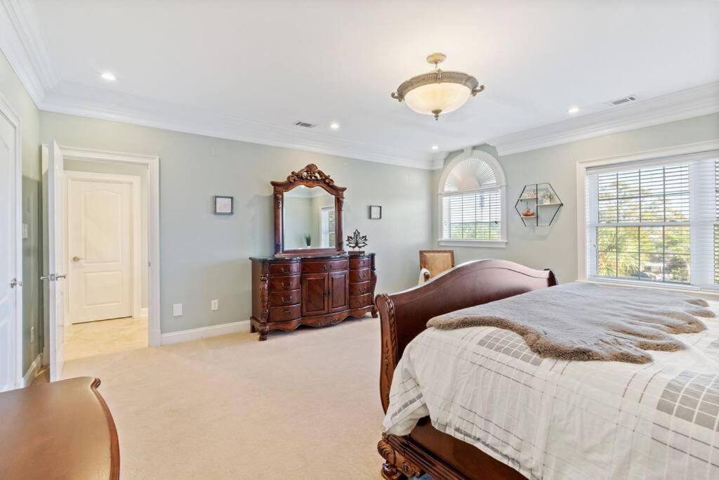 Holiday home Unique 7-br Entire Near Downtown Tybee With Private Pool Tybee Island