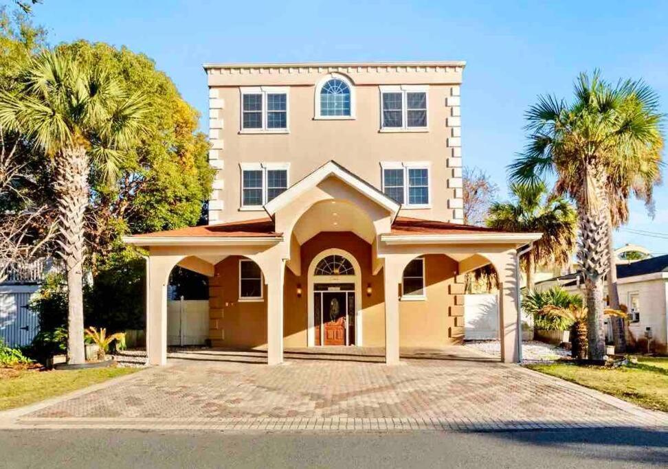 Unique 7-br Entire Near Downtown Tybee With Private Pool Tybee Island