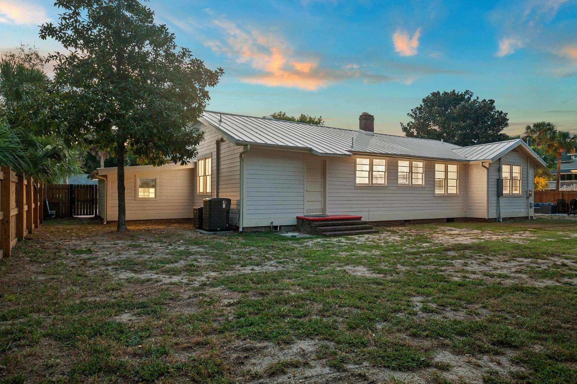 Pink Pearl By The Sea 8 Bedroom Holiday home Tybee Island