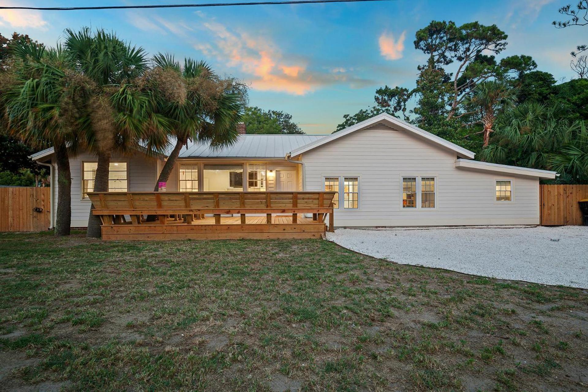 Pink Pearl By The Sea 8 Bedroom Holiday home Tybee Island