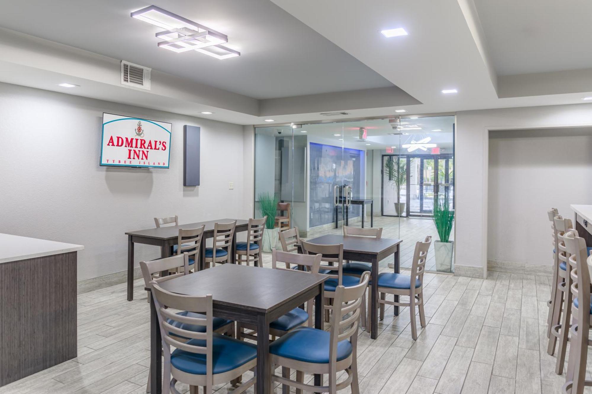 Hotel Admiral's On 3*