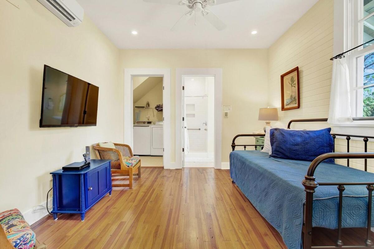 Historic Quarters At The Commissary 3 Unit Estate Apartment