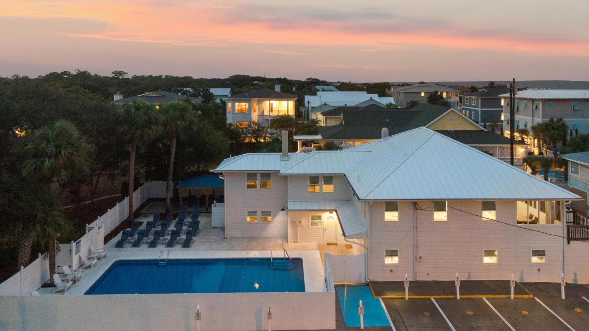 Beachside Collection - 8 Bedroom Holiday home
