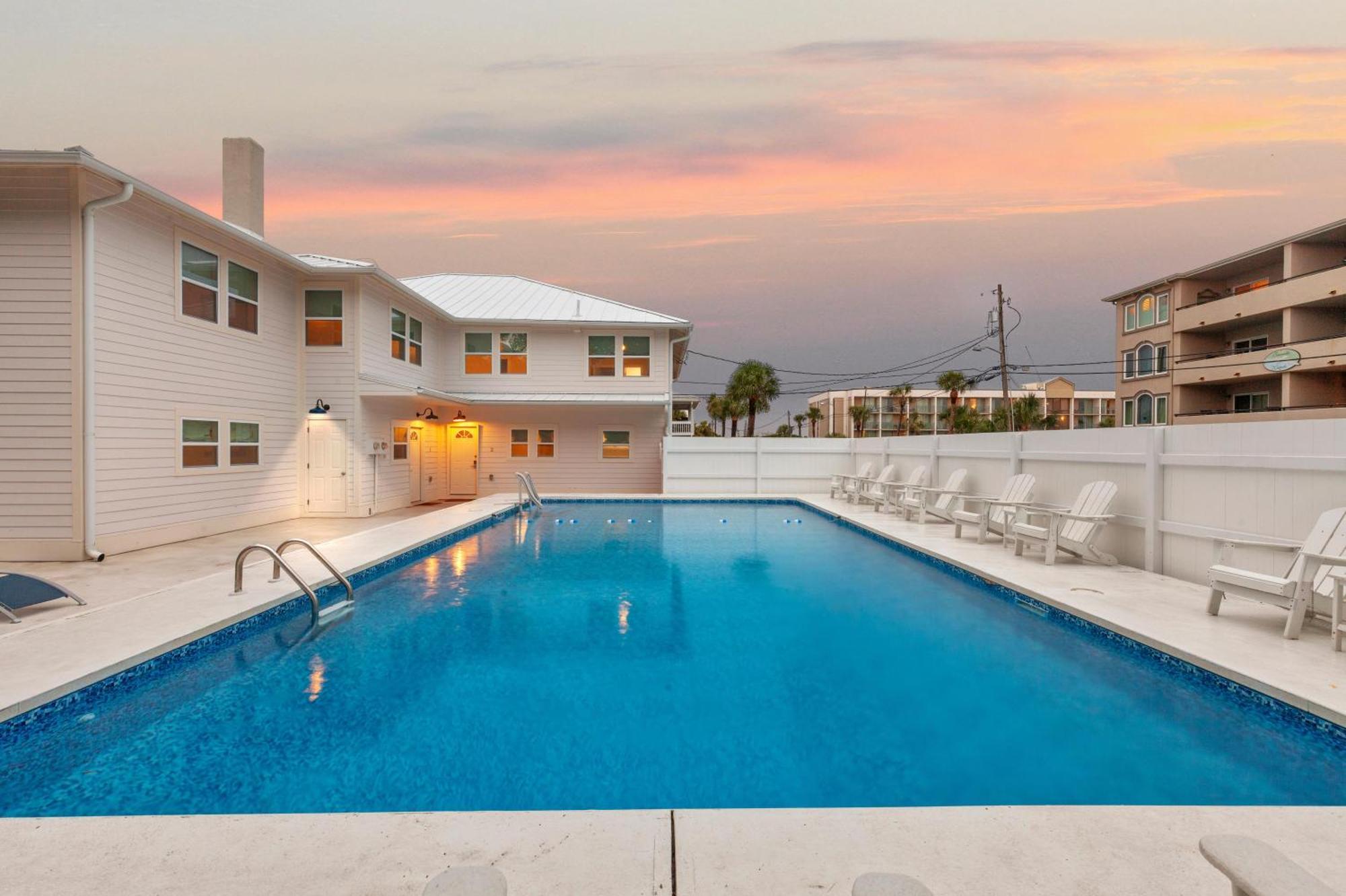 Beachside Collection - 8 Bedroom Holiday home *