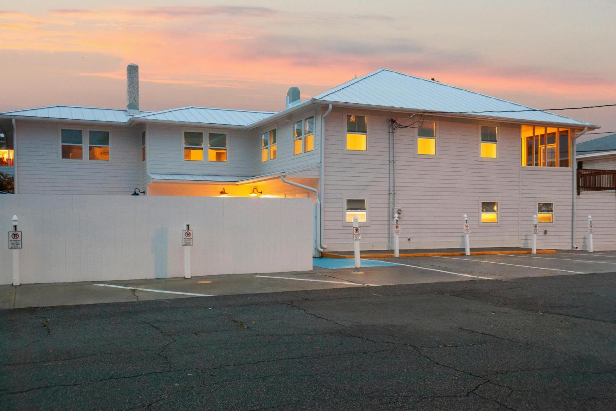 Beachside Unit 3 *