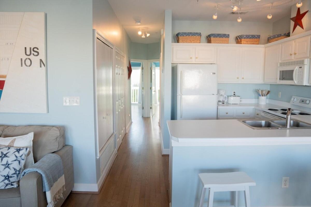 Nautical Nest 2 Bed 2 Bath Walk To *