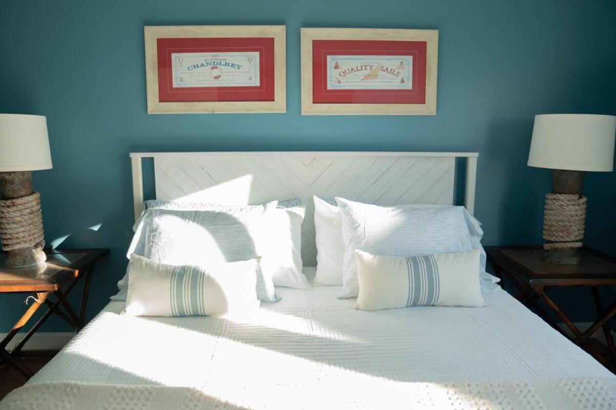 Nautical Nest 2 Bed 2 Bath Walk To *