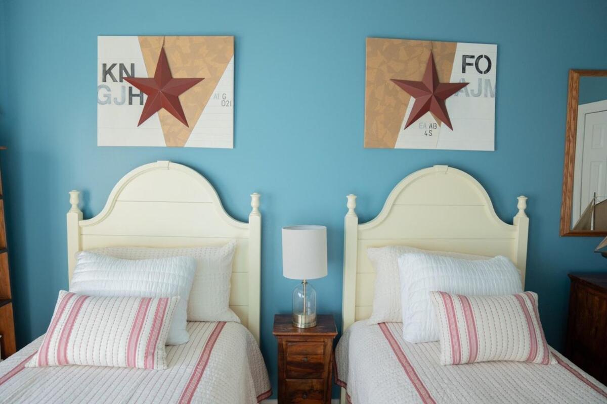 Nautical Nest 2 Bed 2 Bath Walk To