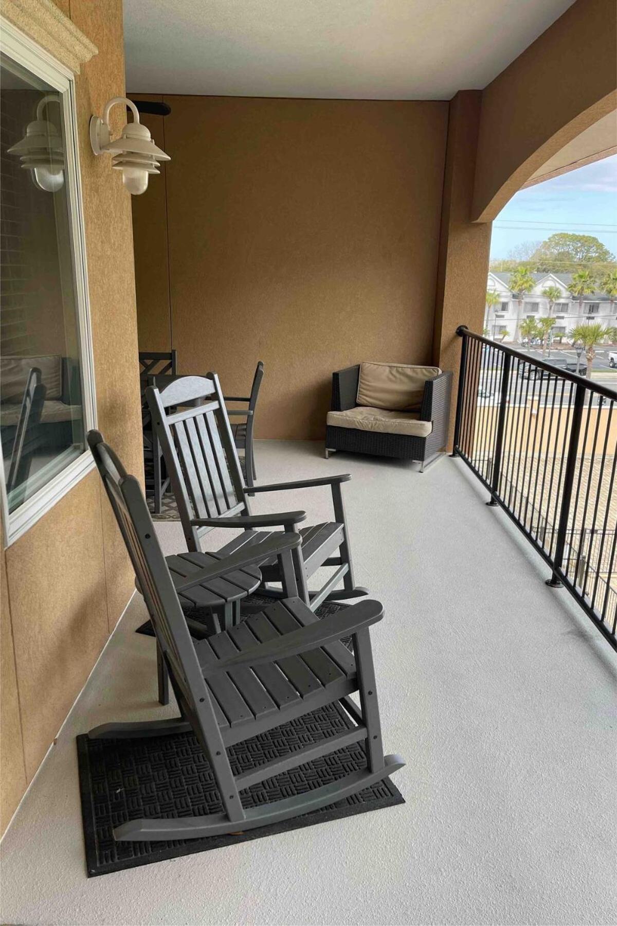 Apartment Brass Rail 319-premier On Tybee Island-sleeps 10-2 Pools &