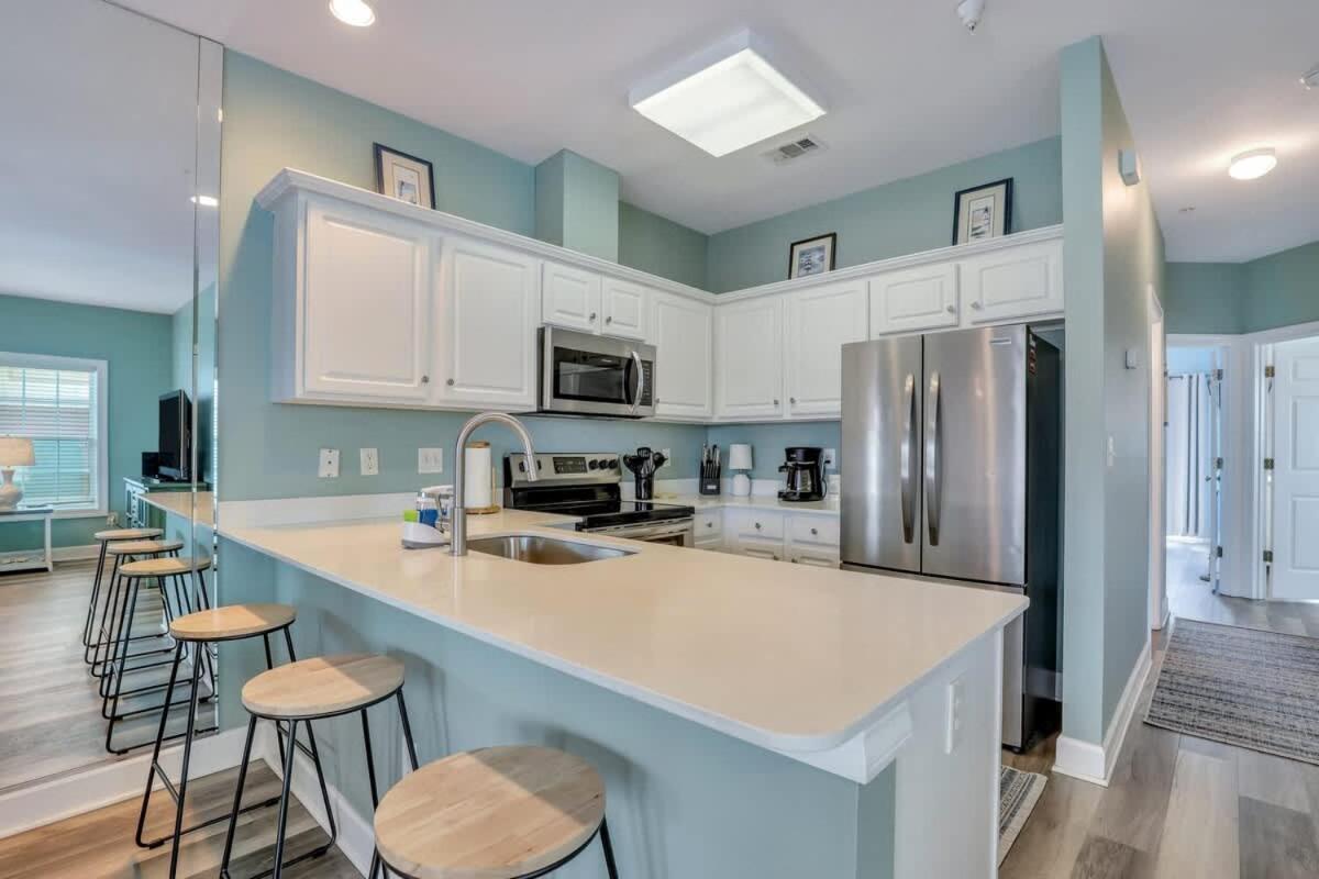 Lovely Tybee Short Walk To The With Lots Of Amenities *