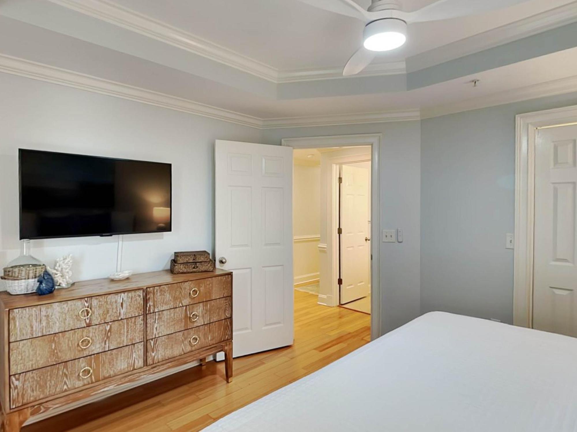 Apartment Brass Rail 318