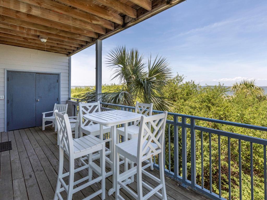 Bay View 106 *