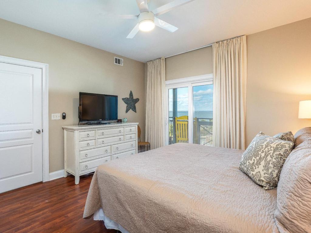 Bay View 203 *