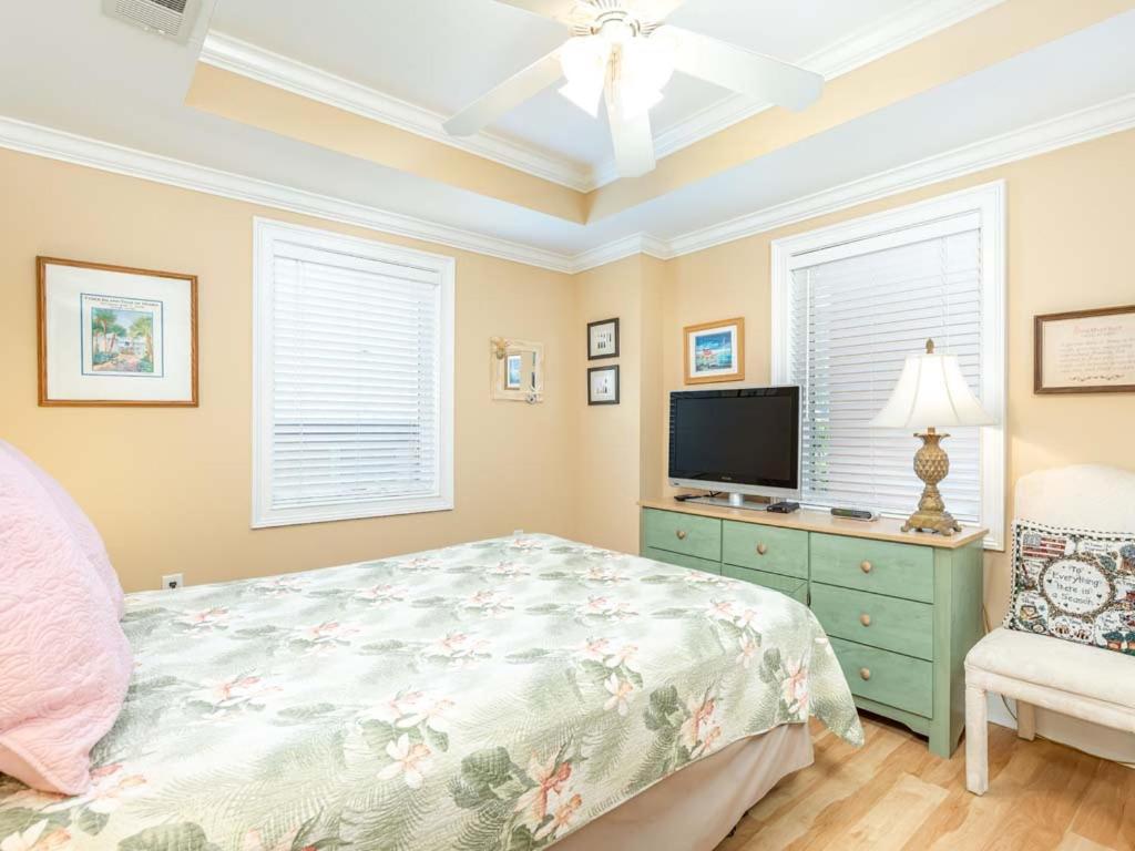 Apartment Brass Rail 214 *