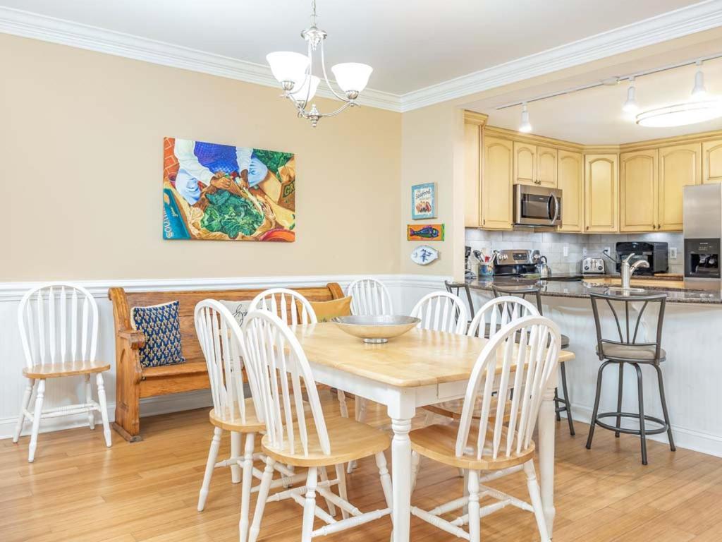 Apartment Brass Rail 214 *