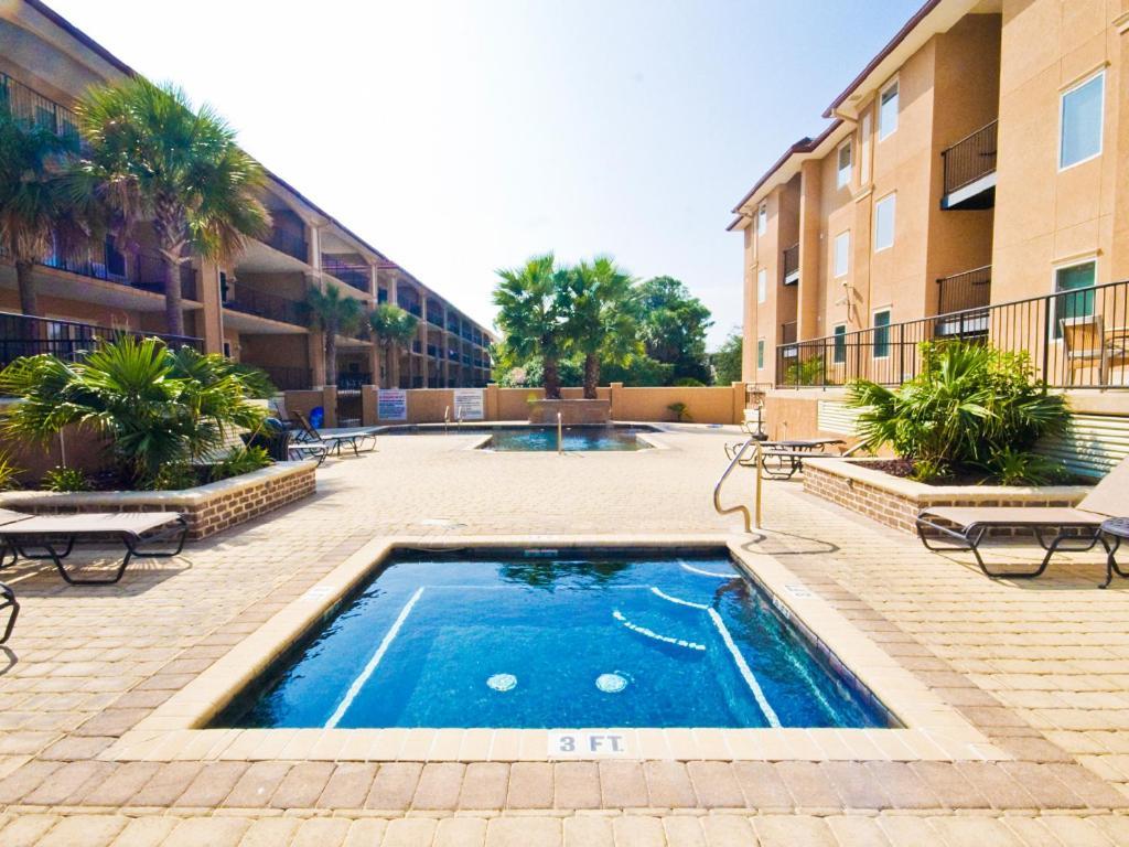 Apartment Brass Rail 214