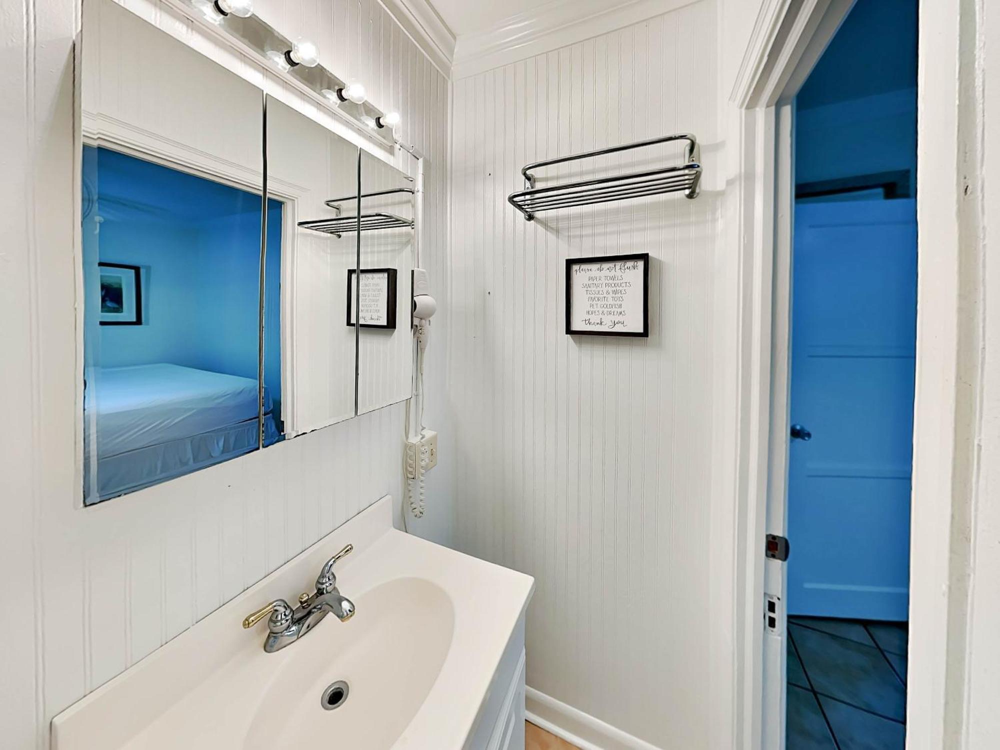 Captains Quarters A *