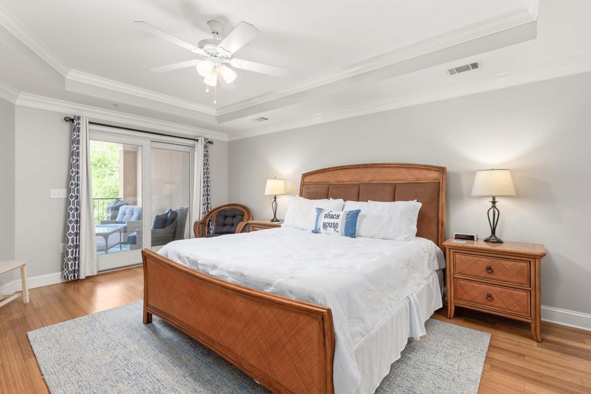 Brass Rail 220 Apartment