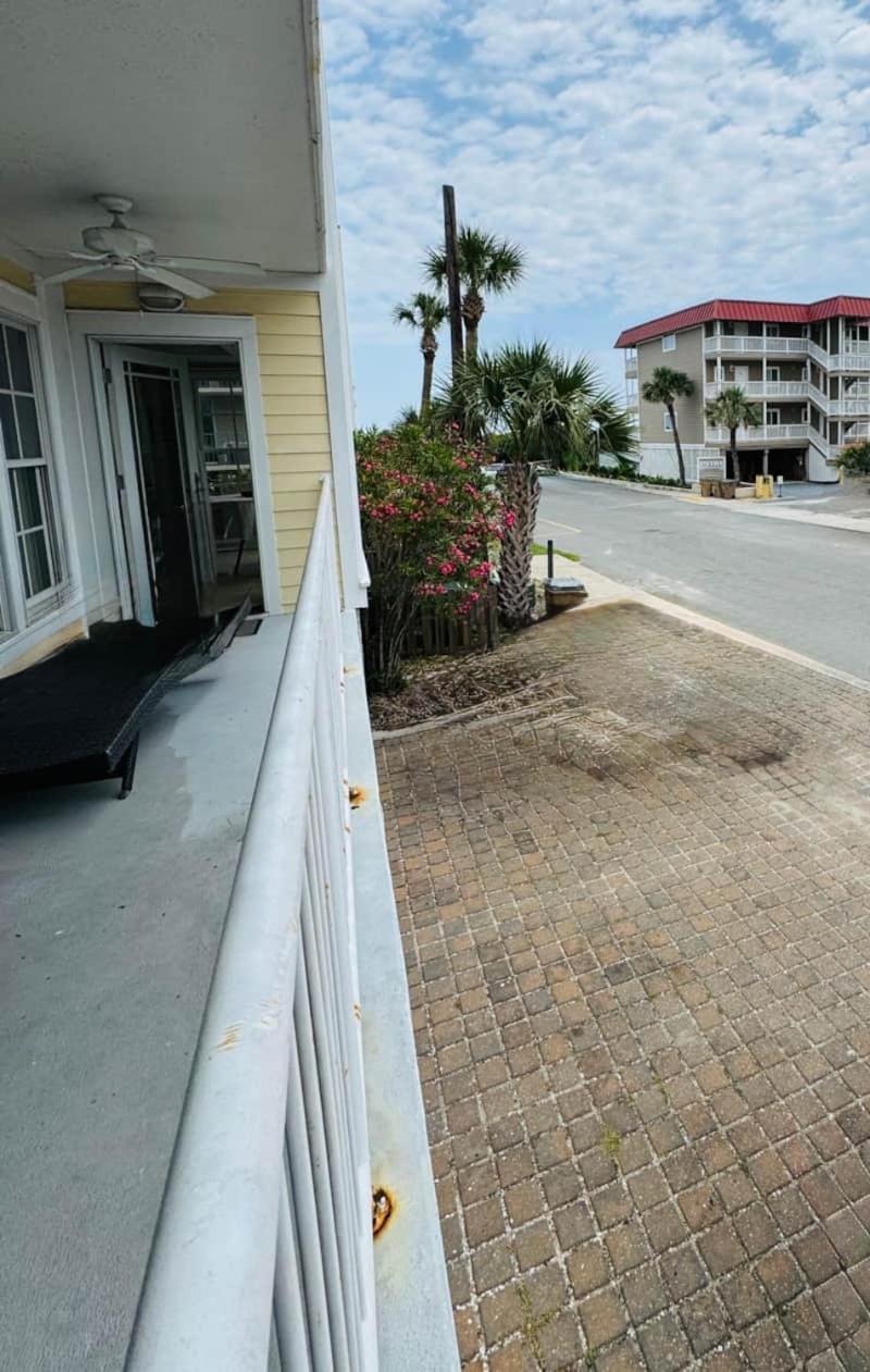 Salty On Pier Walk 15th Street Apartment *