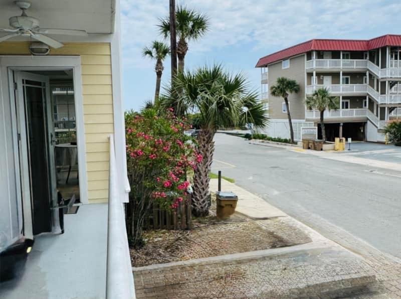 Salty On Pier Walk 15th Street Apartment Tybee Island