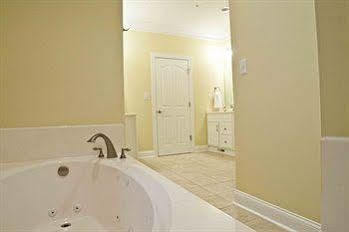 Admiral's View At Captain's Row - Five Bedroom * Tybee Island