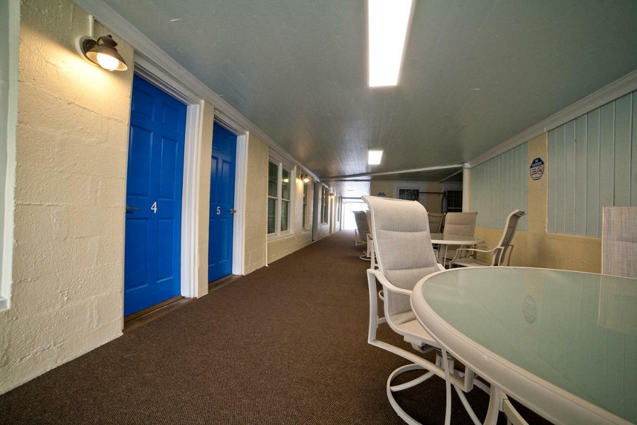 Inn Georgianne & Check In 212 Butler Ave 3*