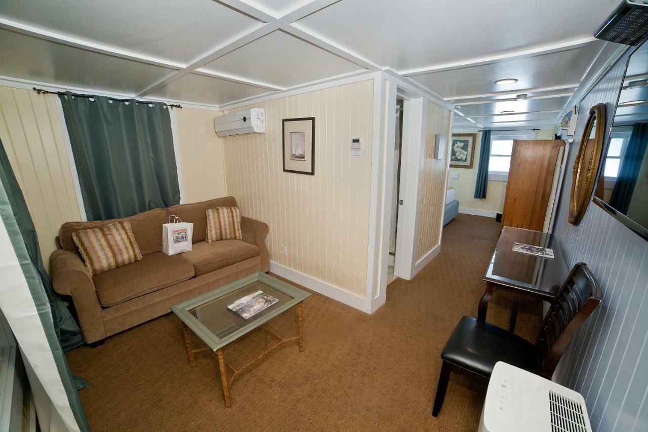 Inn Georgianne & Check In 212 Butler Ave 3*