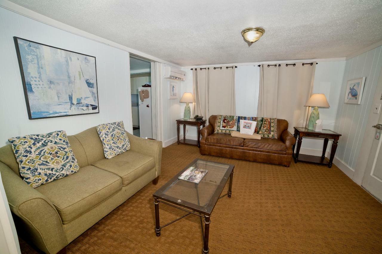 Inn Georgianne & Check In 212 Butler Ave 3*