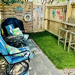 Mini Pearl, Private 2 Bedroom - 1 Block To Beach!