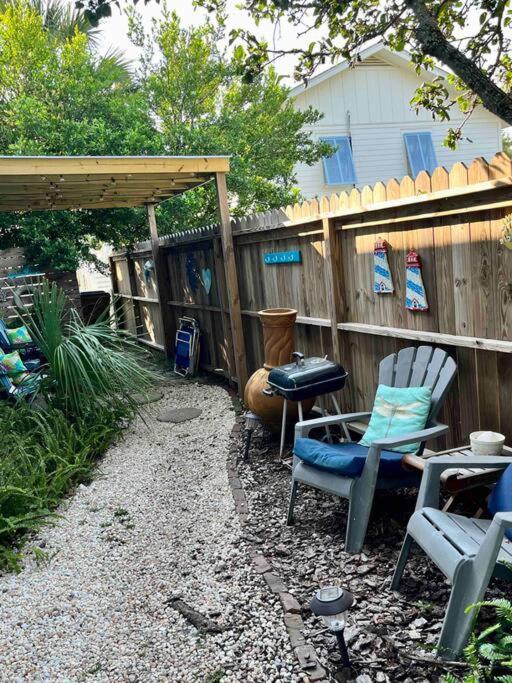 Mini Pearl, Private 2 Bedroom - 1 Block To Beach! * Tybee Island