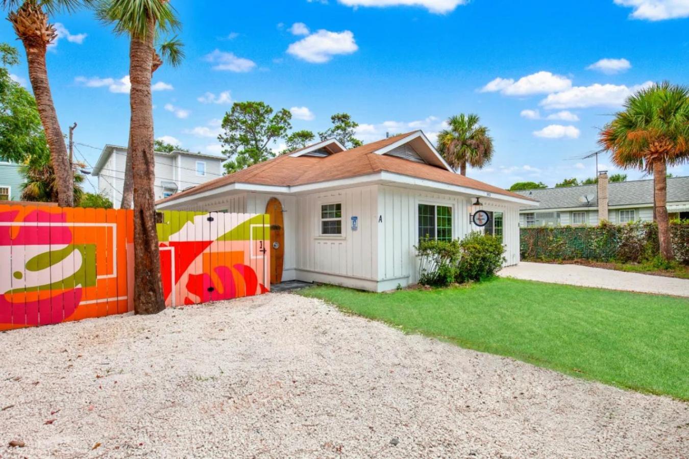 6 Bed 4 Ba Style W Heated Pool