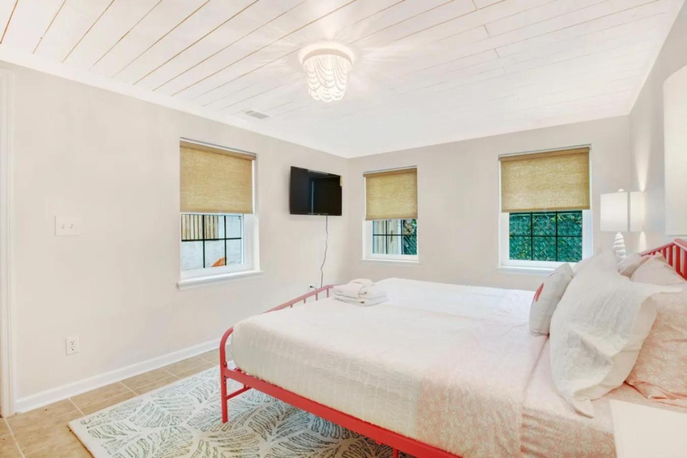 6 Bed 4 Ba Style W Heated Pool * Tybee Island