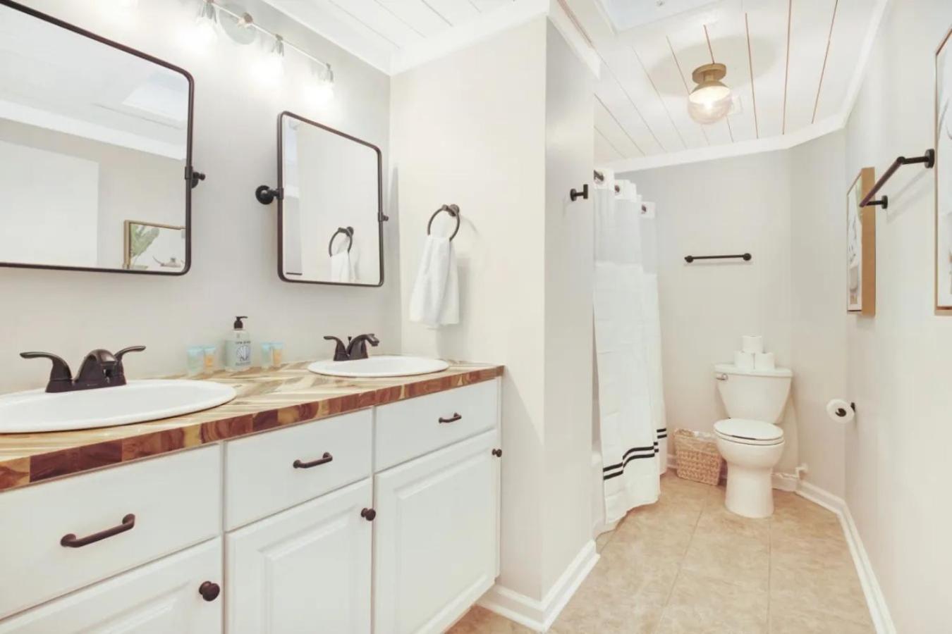 Apartment 6 Bed 4 Ba Style W Heated Pool