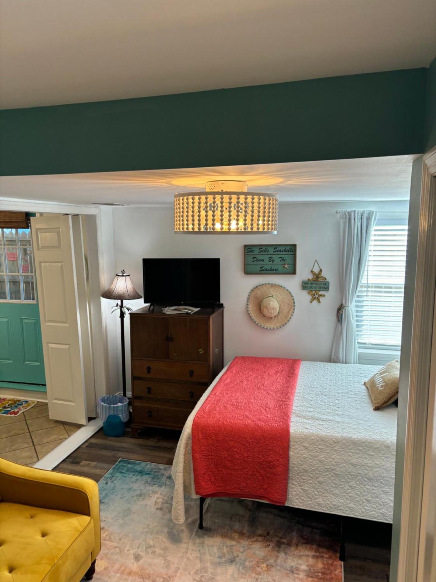 Mini Pearl, Private 2 Bedroom - 1 Block To Beach! *