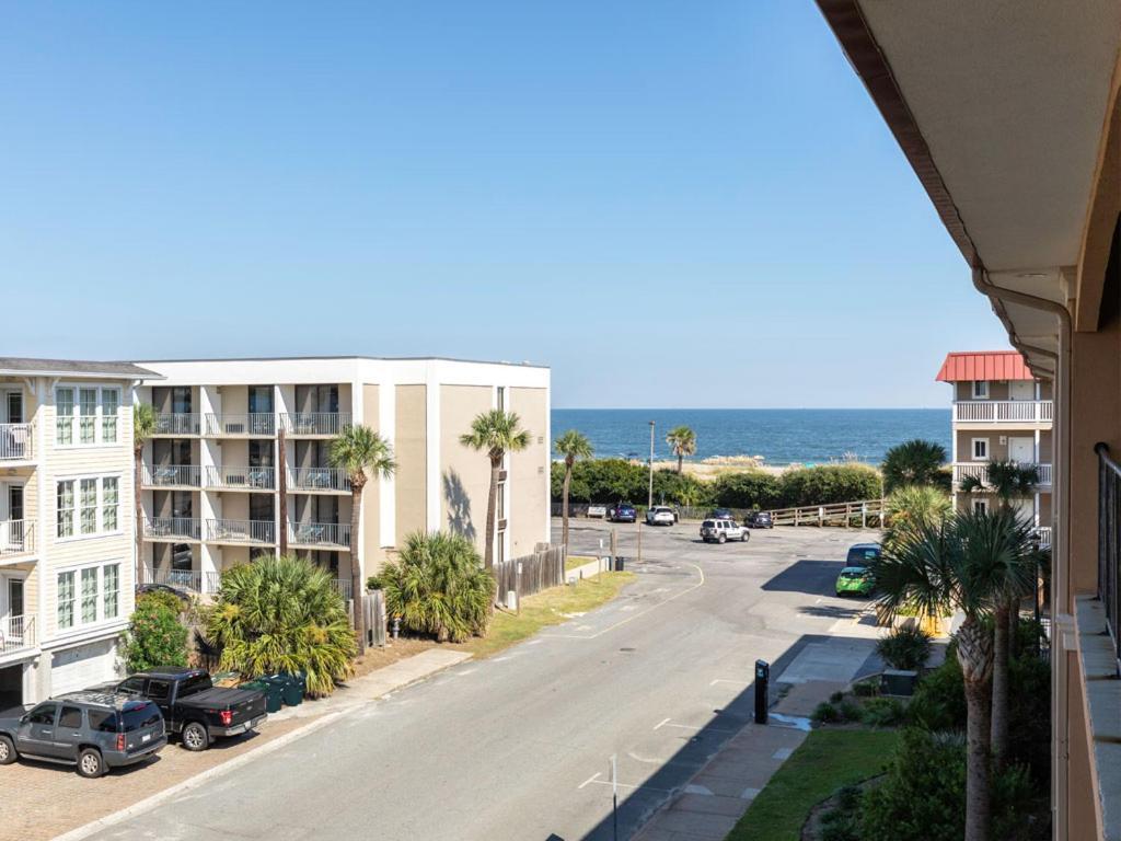 Brass Rail 306 Apartment