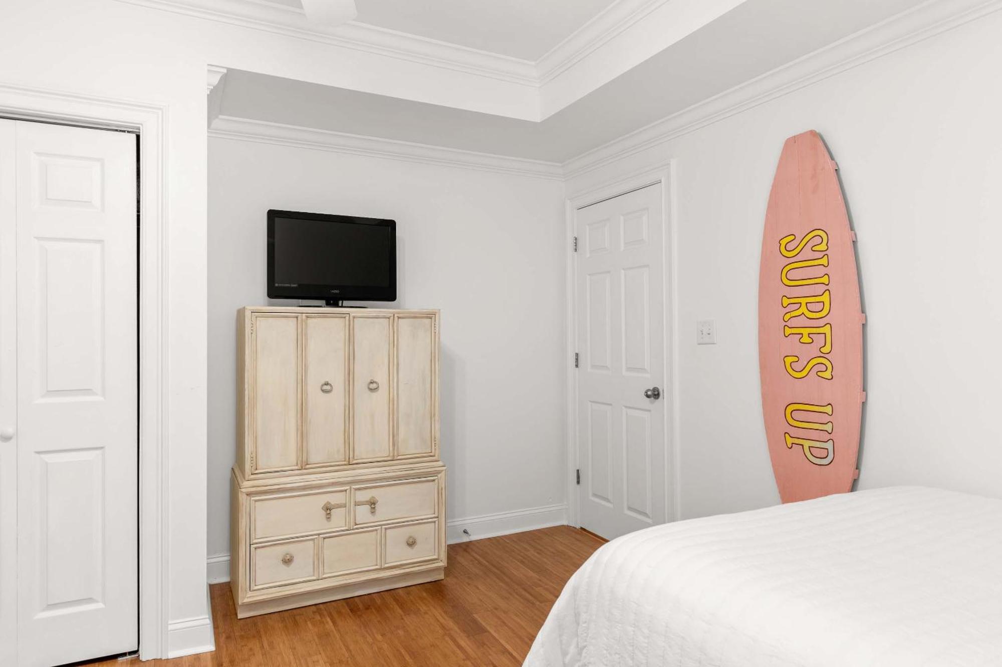 Brass Rail 106 Apartment