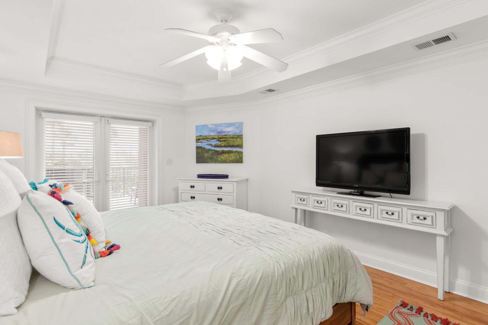 Apartment Brass Rail 106