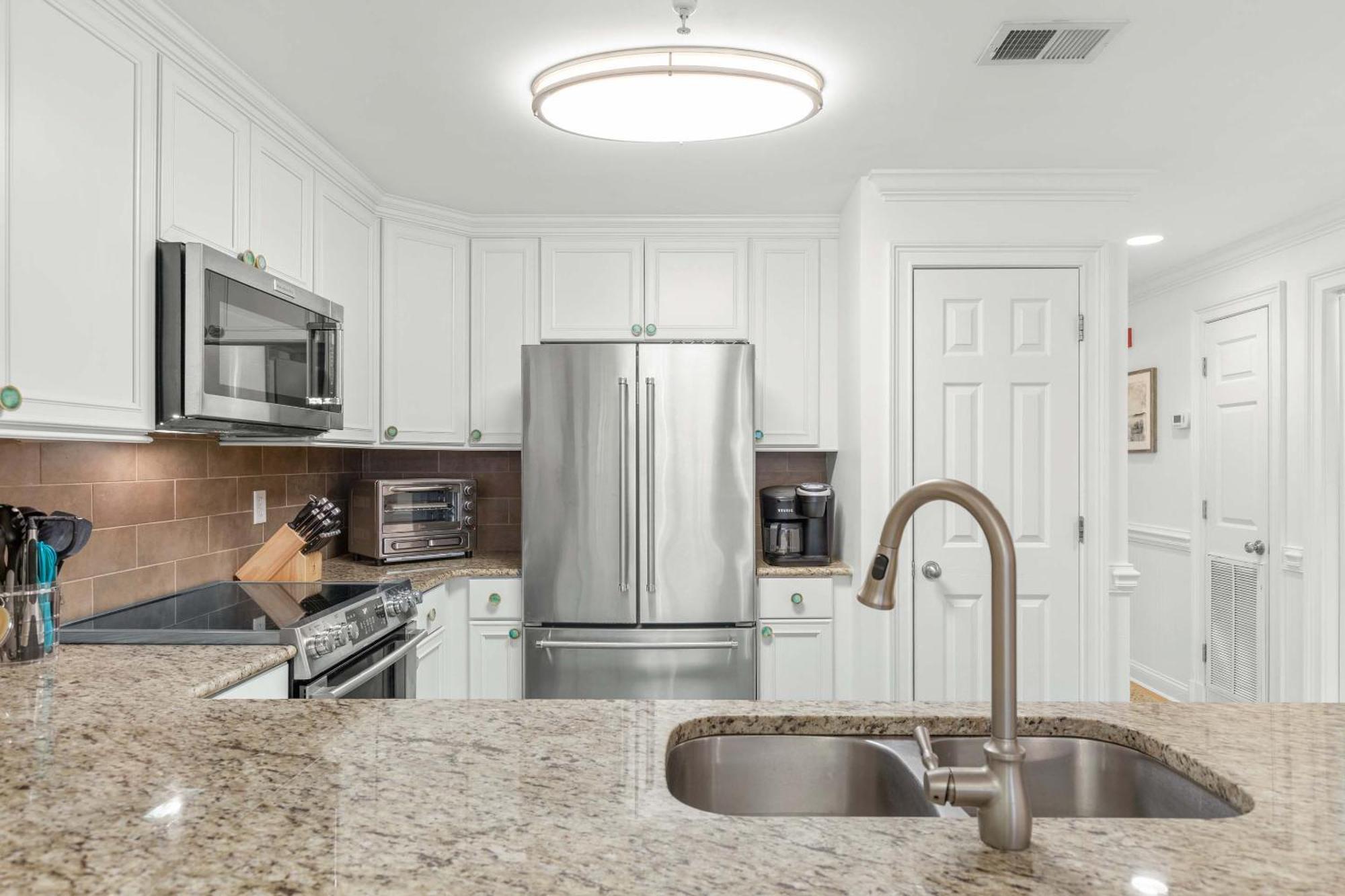 Apartment Brass Rail 106